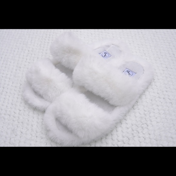 faux fur slippers in black, white & beige - Picture 4 of 6